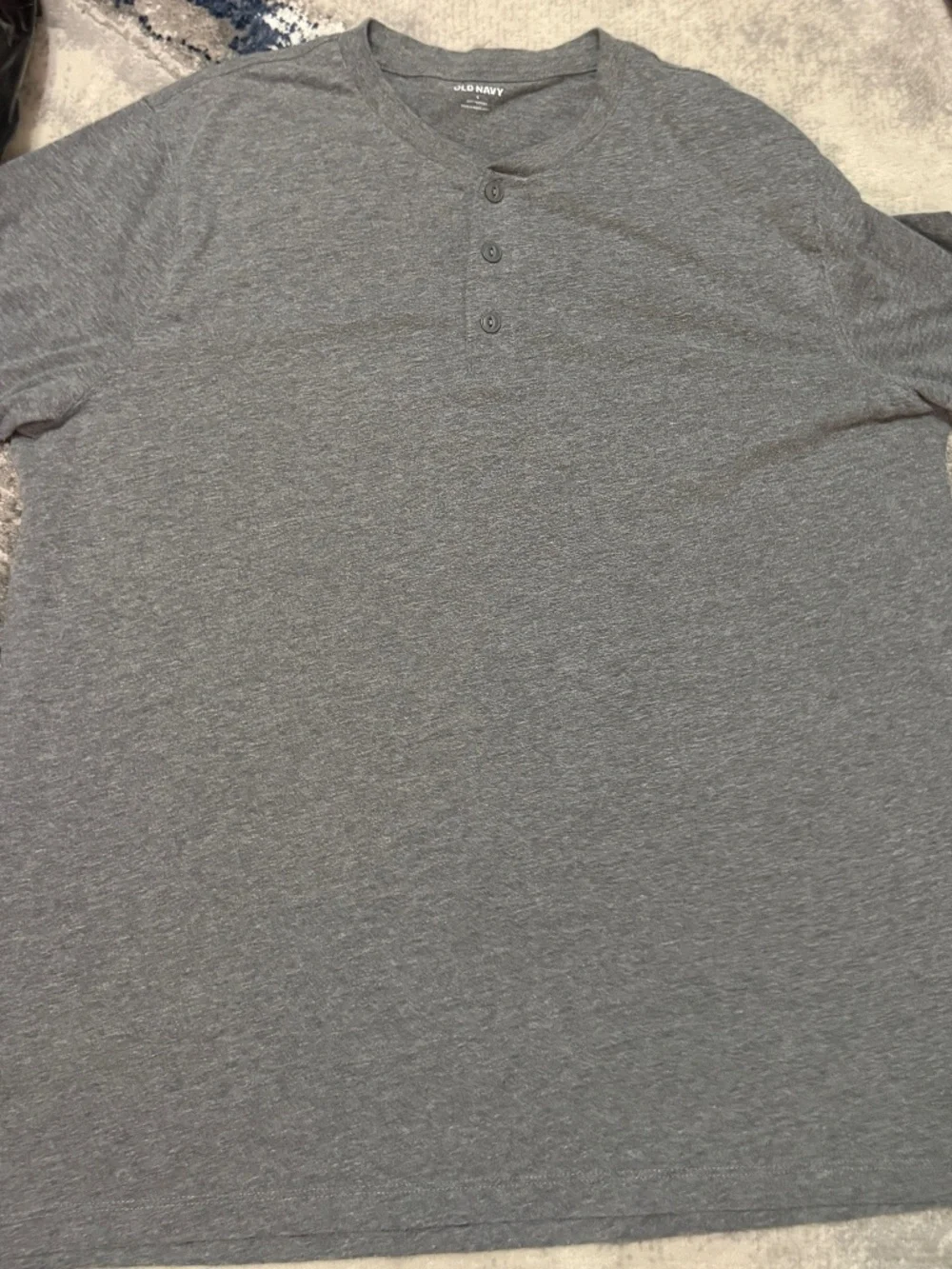 Old Navy Men's Large Gray Soft-Washed Short Sleeve Henley Shirt